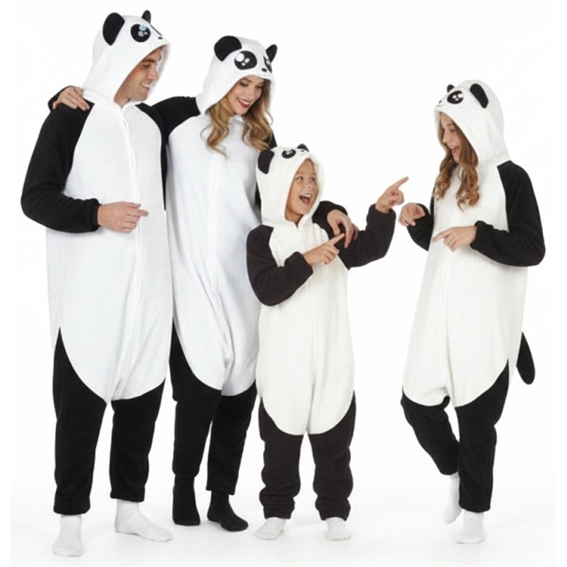 Gruppe von Kigurumi-Panda-Bären