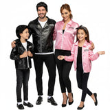Gruppe von T-Birds und Pink Ladies aus Grease