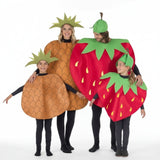 Gruppe von Ananas und Erdbeeren