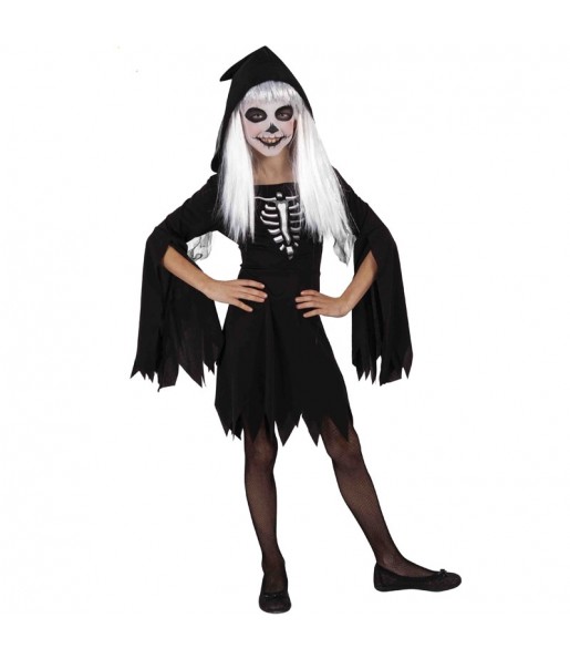 Verkleiden Sie die Kapuzen SkelettMädchen für eine Halloween-Party