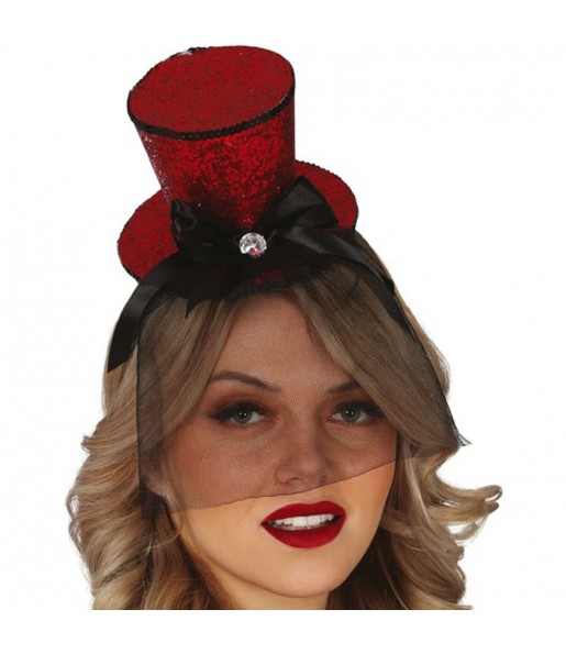 Roter Minihut mit glänzendem roten Hut und Schleier um Ihr Kostüm zu vervollständigen