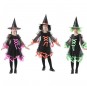 Verkleiden Sie die Hexe mit BändernMädchen für eine Halloween-Party