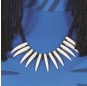 Halskette mit Reißzähnen um Ihr Kostüm zu vervollständigen