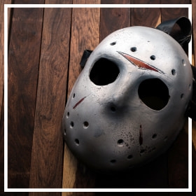 Entdecken Sie unsere gruseligen Halloween-Masken und Gruselmasken. Kreieren Sie einen furchterregenden Look mit unseren hochwertigen Optionen.